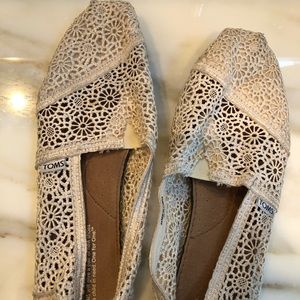 Ivory Toms Alpargata crochet slip on shoes 9.5